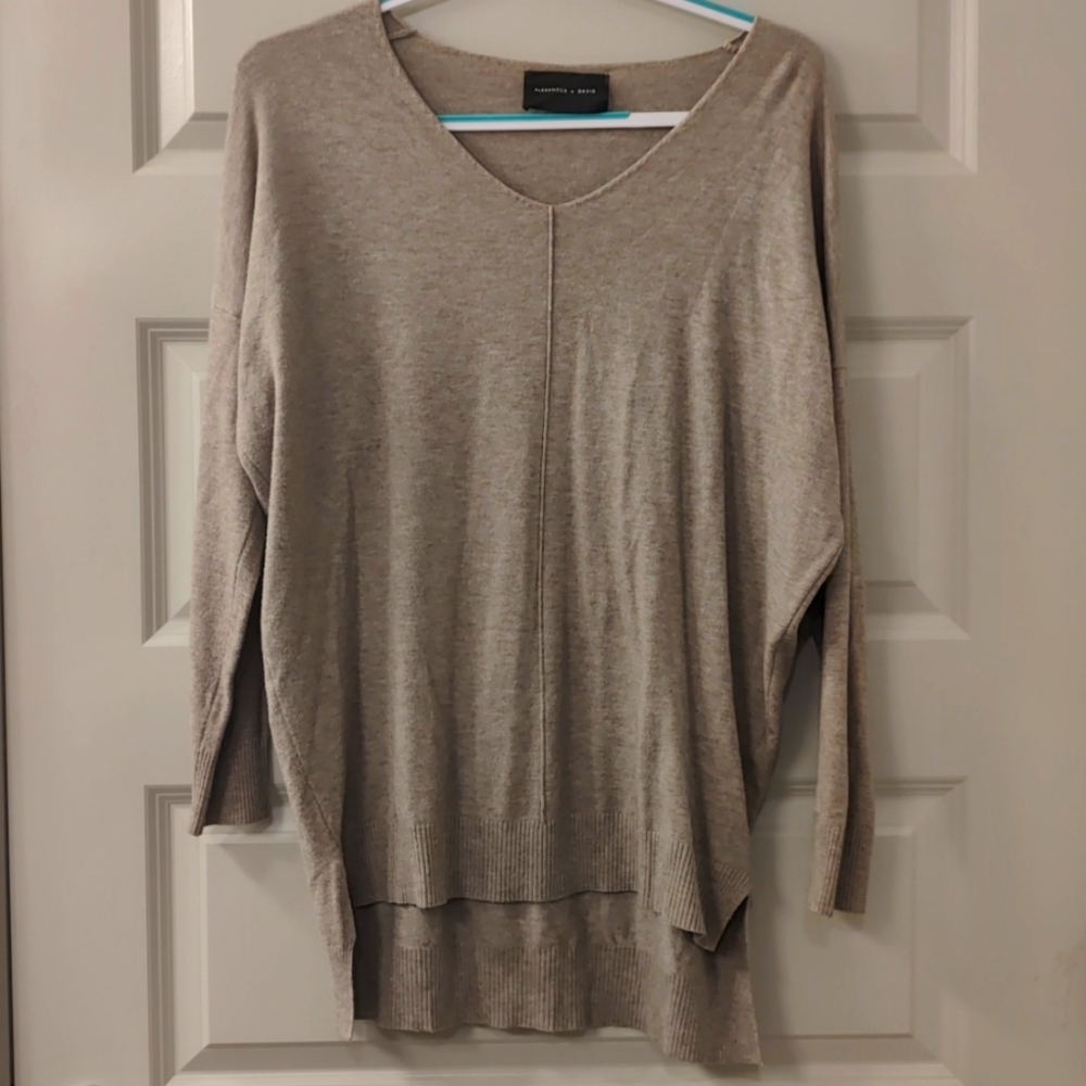 Brown sweater pullover v neck long sleeve size small by Alexander+David